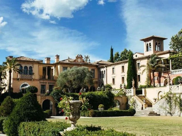 Biệt phủ 1.400 tỷ có 2 chỗ đỗ trực thăng bị buộc tháo dỡ, đại gia “méo mặt”