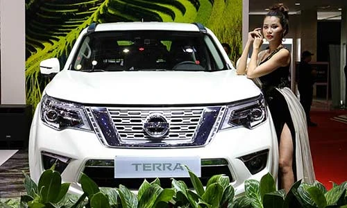"Soi" Nissan Terra bản cao cấp giá 1,226 tỷ tại Việt Nam