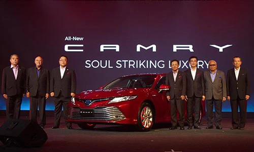 Toyota Camry 2018 “chốt giá” từ 1,01 tỷ tại Thái Lan