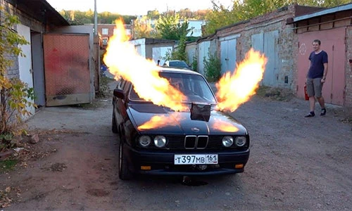 BMW E30 3 Series phun lửa nhờ động cơ phản lực MIG-23 