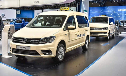 Bộ đôi xe khách Volkswagen “siêu sạch” nhờ động cơ điện