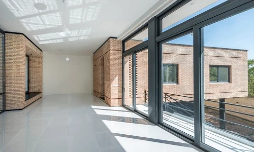 Biệt thự gạch trần đẹp ngang khách sạn cao cấp