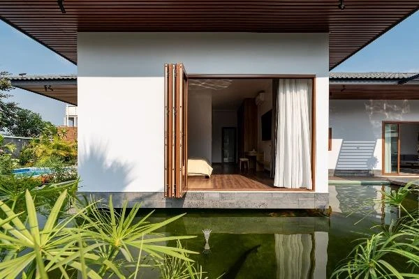 Nhà vườn với phòng ngủ lơ lửng mặt nước ở Tây Ninh