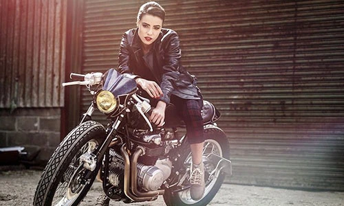 “Xế nổ” Honda CB550 cafe racer đọ dáng chân dài Anh quốc