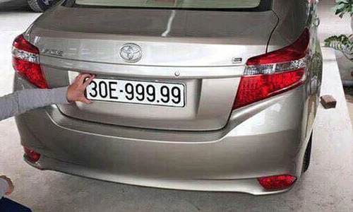 Toyota Vios mang biển "ngũ quý 9" tại Hà Nội