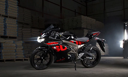 Suzuki GSX-R150 giá 75 triệu "đấu" Yamaha R15 tại VN