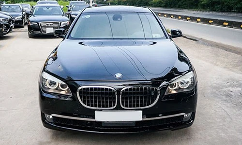 BMW 750Li dùng gần 10 năm "thét giá" 1,3 tỷ tại VN