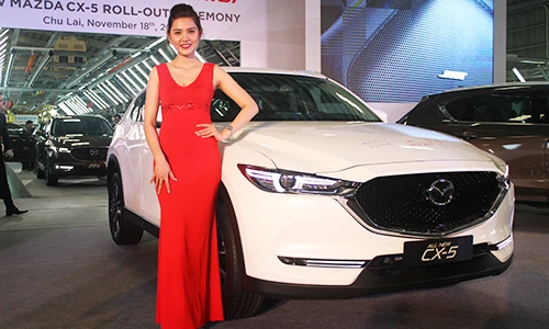 Mazda CX-5 giá từ 879 triệu "đấu" Honda CR-V tại Việt Nam