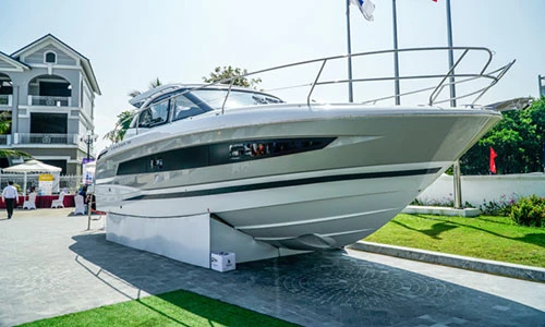 Ngắm du thuyền tiền tỷ tại triển lãm Jeanneau 2017 