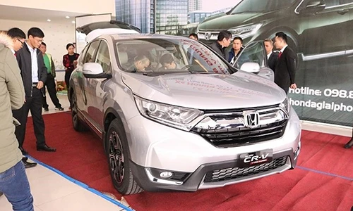 Cận cảnh Honda CR-V 7 chỗ bản rẻ nhất Việt Nam