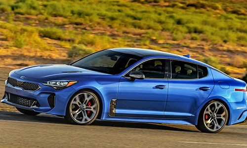 Kia Stinger 2018 "chốt giá" 721 triệu rẻ hơn BMW 4-Series