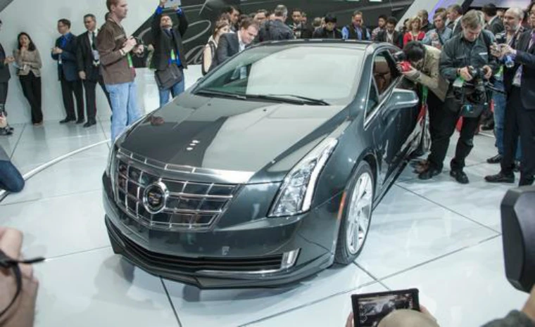 “Mổ xẻ” siêu xe Cadillac chạy điện