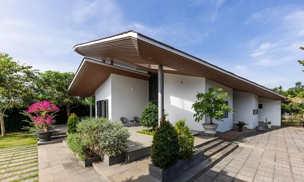 Ngôi nhà chống nóng bằng mái xòe rộng lạ mắt ở Đồng Nai