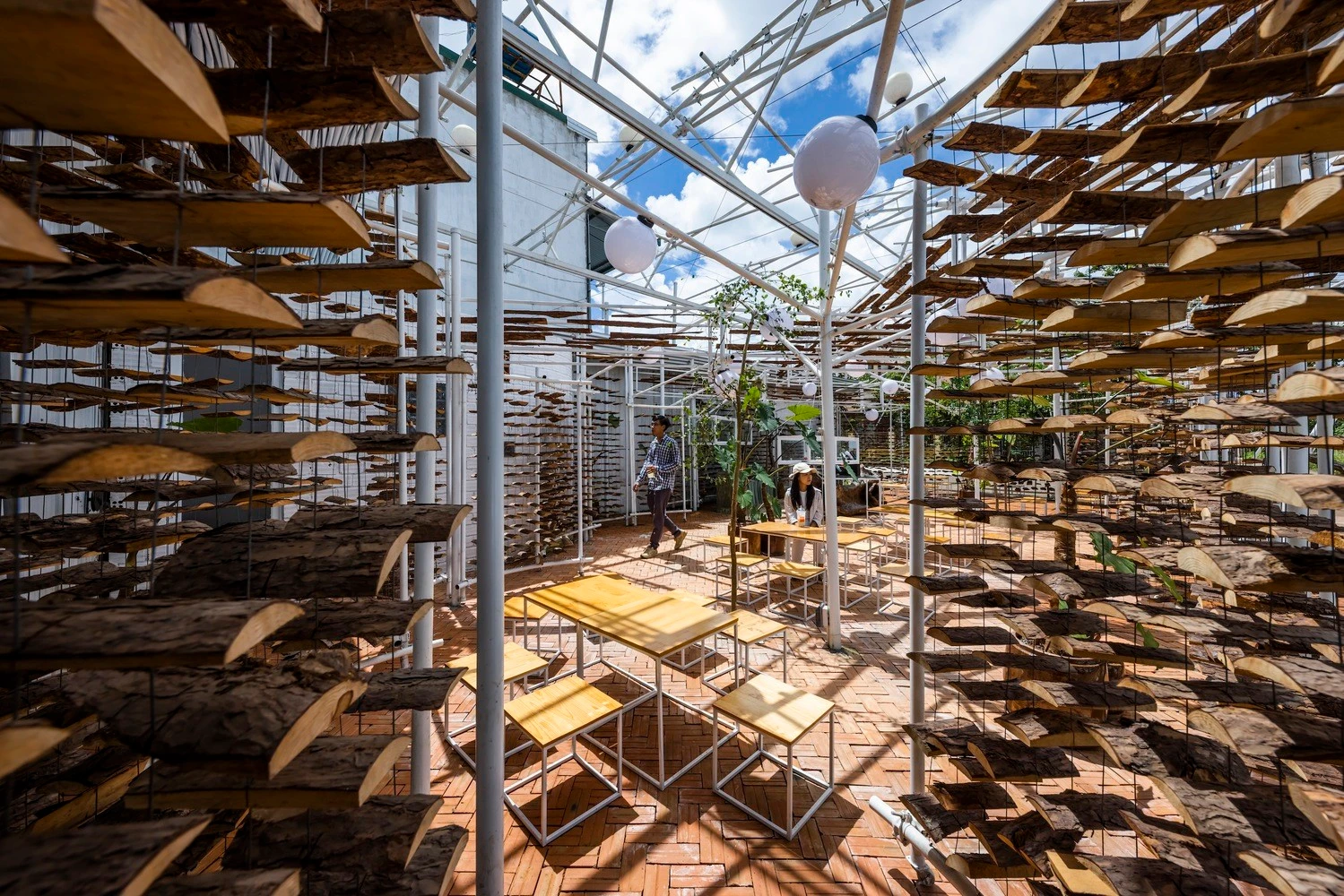 Không cửa, không mái công trình Việt vẫn khiến báo ngoại mê mẩn