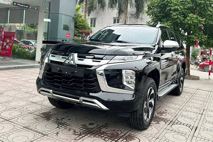 Giá xe Mitsubishi Pajero Sport 2025 chỉ còn 1,16 tỷ đồng