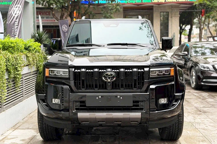 Lý do Toyota Land Cruiser Prado 2025 bạc tỷ, kênh giá vẫn đắt khách?