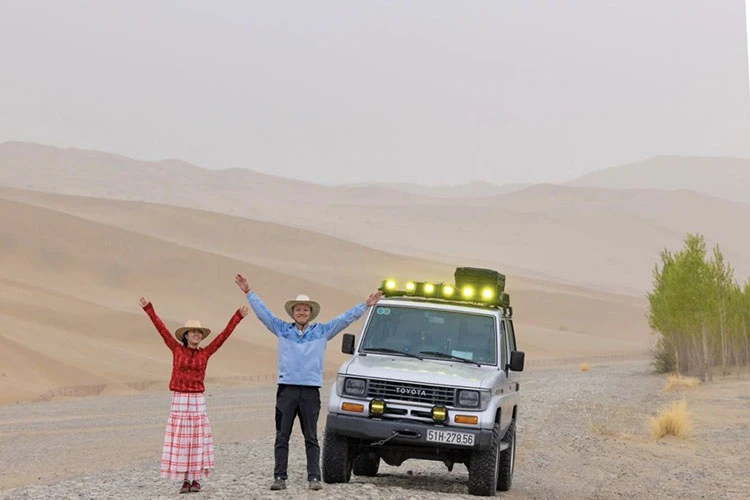 9X Việt cầm lái "ông cụ" Toyota Land Cruiser 1991 xuyên Trung Quốc