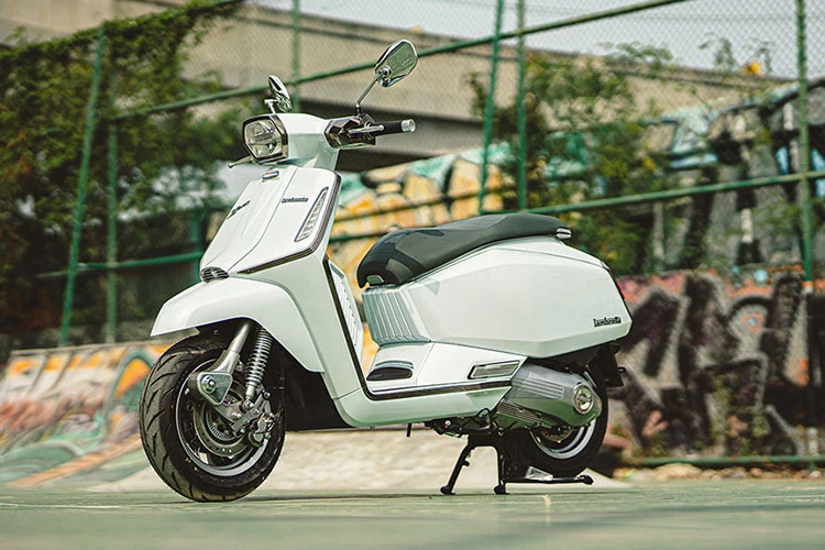 Cận cảnh Lambretta X300 nhập Thái Lan, hơn 100 triệu tại Việt Nam