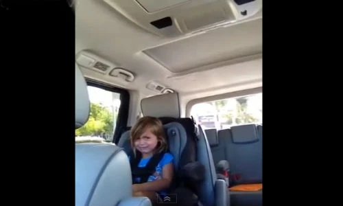 Fan nữ nhí khóc òa khi biết thần tượng đã có vợ