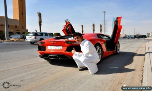 Choáng váng dàn 40 siêu xe của thiếu gia 24 tuổi