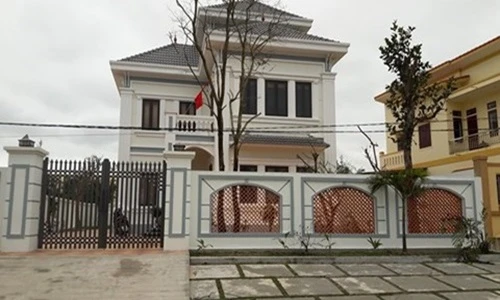 Đột nhập làng biệt thự “nơi gió Lào cát trắng” Quảng Bình