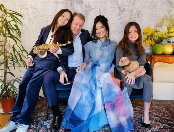 Sang Pháp, Diva Hồng Nhung sống trong căn nhà đẹp cỡ nào?