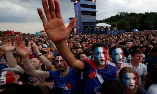 Biển người đổ ra đường ăn mừng Pháp trở thành vô địch World Cup 2018