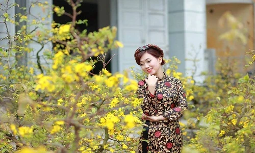 Nữ giảng viên 8X xinh đẹp khoe ảnh Tết truyền thống