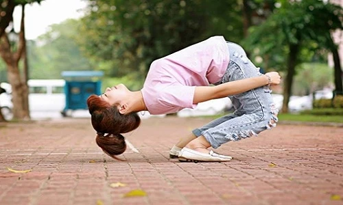 Cô gái Thanh Hóa có tài uốn dẻo khiến dân mạng lác mắt