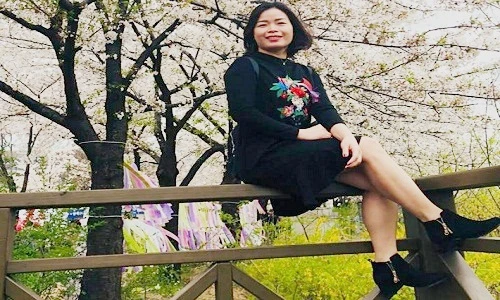 Tháng 4 về, Hàn Quốc đẹp xao xuyến với rừng hoa anh đào nở rộ