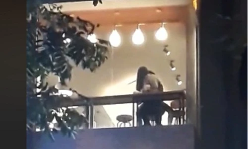 Chướng mắt với hình ảnh tình tứ “lộ thiên” của giới trẻ