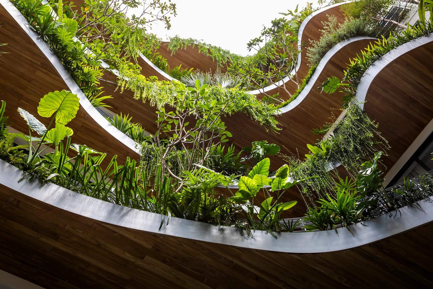 Báo ngoại hết lời ca tụng tòa nhà như “ốc đảo xanh” giữa Sài Gòn