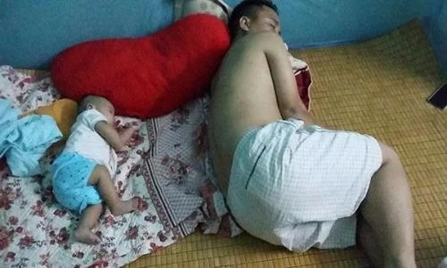 Hội chị em đăng ảnh chứng minh mẹ chỉ “đẻ thuê” cho bố