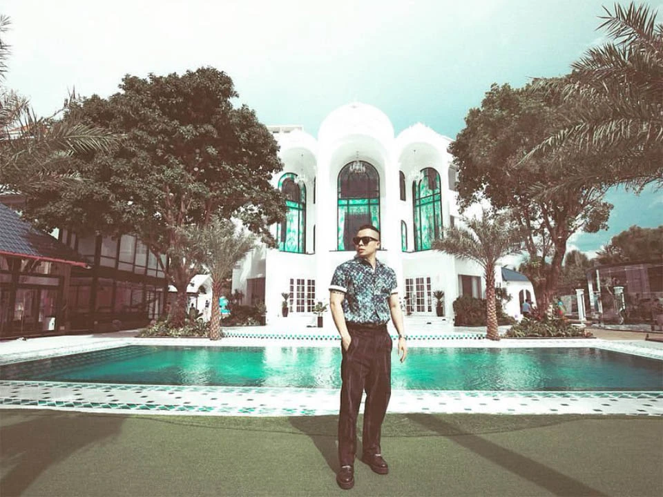 Cận cảnh biệt thự ven sông tráng lệ Vũ Khắc Tiệp từng sống