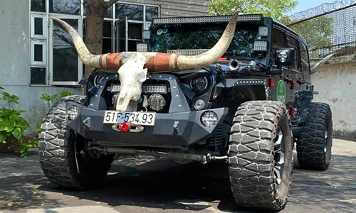 Jeep Wrangler độ khủng chở võng xếp phòng dịch COVID-19