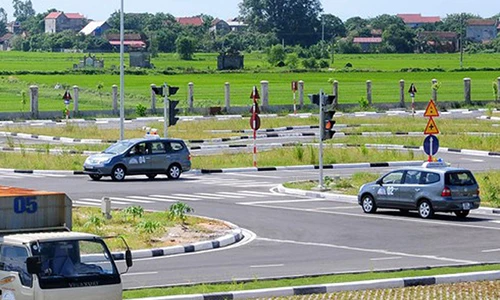 Nhiều tỉnh thành tạm dừng thi cấp bằng lái xe vì Covid-19