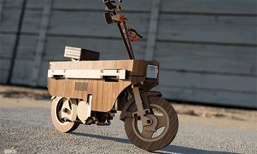Xe máy tay ga siêu độc từ gỗ giá chỉ 1,59 triệu đồng