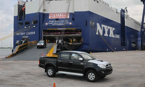 Xe ôtô nguyên chiếc nhập khẩu về Việt Nam giảm mạnh