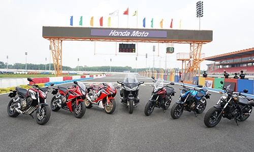 "Soi" dàn môtô phân khối lớn Honda vừa ra mắt ở Sài Gòn
