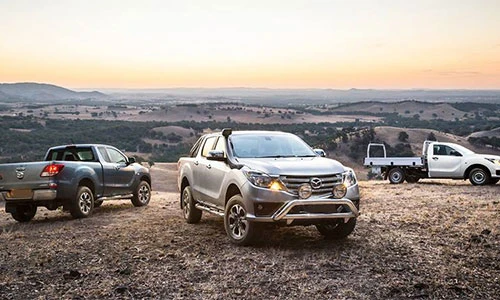 Bán tải Mazda BT-50 mới giá 497 triệu đồng "đấu" Ford Ranger