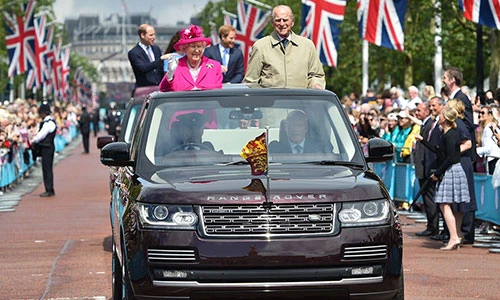 Bộ sưu tập "xế hộp" đồ sộ của Hoàng gia Anh