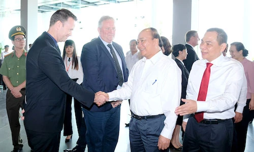 Thủ tướng Chính phủ đánh giá cao tiến độ nhà máy ôtô Vinfast