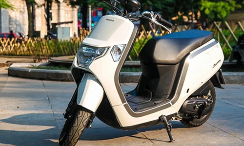 Cận cảnh xe ga Honda Dunk 50cc "thét giá" 69 triệu đồng 