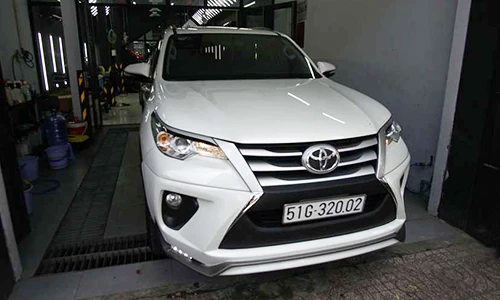 Toyota Fortuner độ Lexus siêu rẻ, chỉ 20 triệu tại Sài Gòn