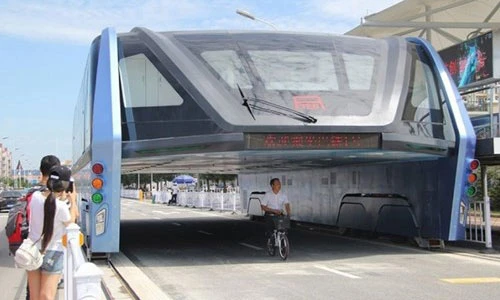 Xe ôtô buýt chống tắc đường tại Trung Quốc đang bị "tắc"