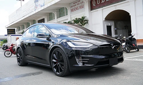 Chi tiết xe điện Tesla Model X P100D hơn 8 tỷ tại SG