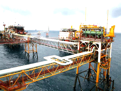 Khai thác dầu tại mỏ Bạch Hổ