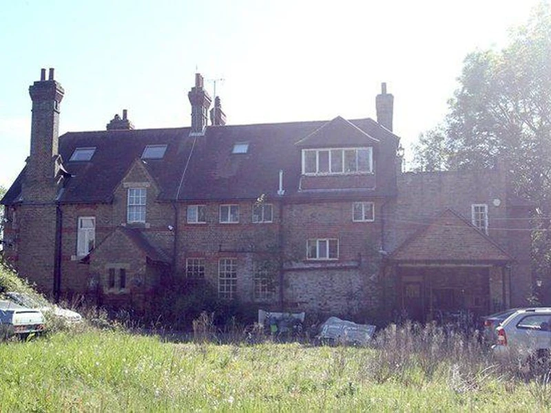 Tiếc nuối loạt biệt thự bỏ hoang “dãi nắng dầm sương” của đại gia 