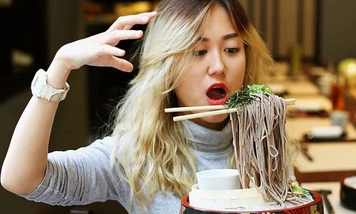 50 sắc thái check-in với món mỳ bay của giới trẻ