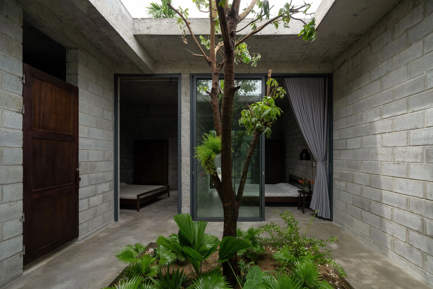 Nhà bê tông không sơn không trát đẹp ngỡ ngàng tại Quảng Ngãi